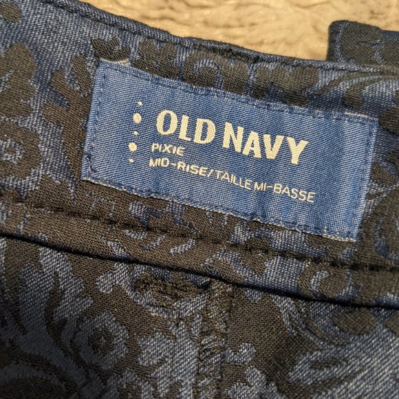 Old Navy Pixie Pants - Picture 4 of 8